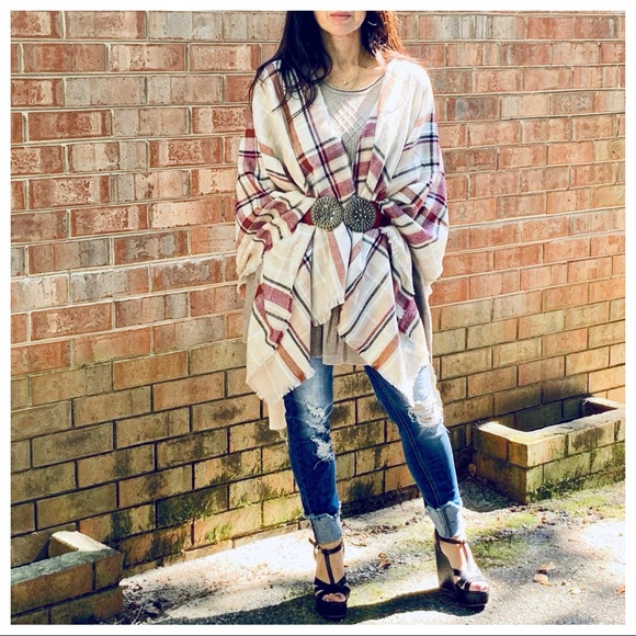 ✨LAST 1✨Beige plaid oversized gorgeous poncho cape - Picture 5 of 8